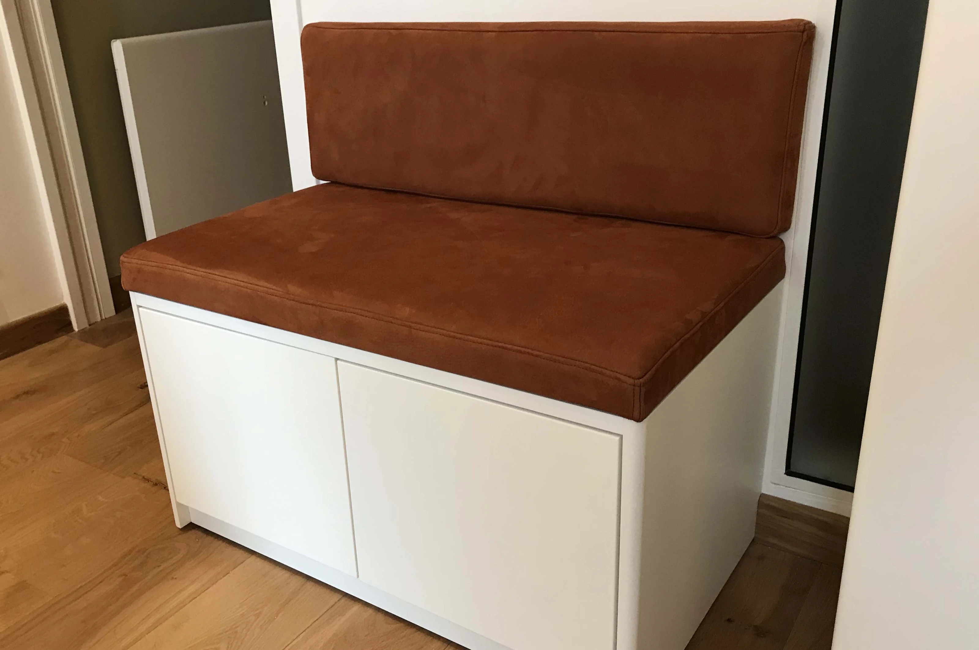 Banquette, mobilier créé par Viseux & Jones