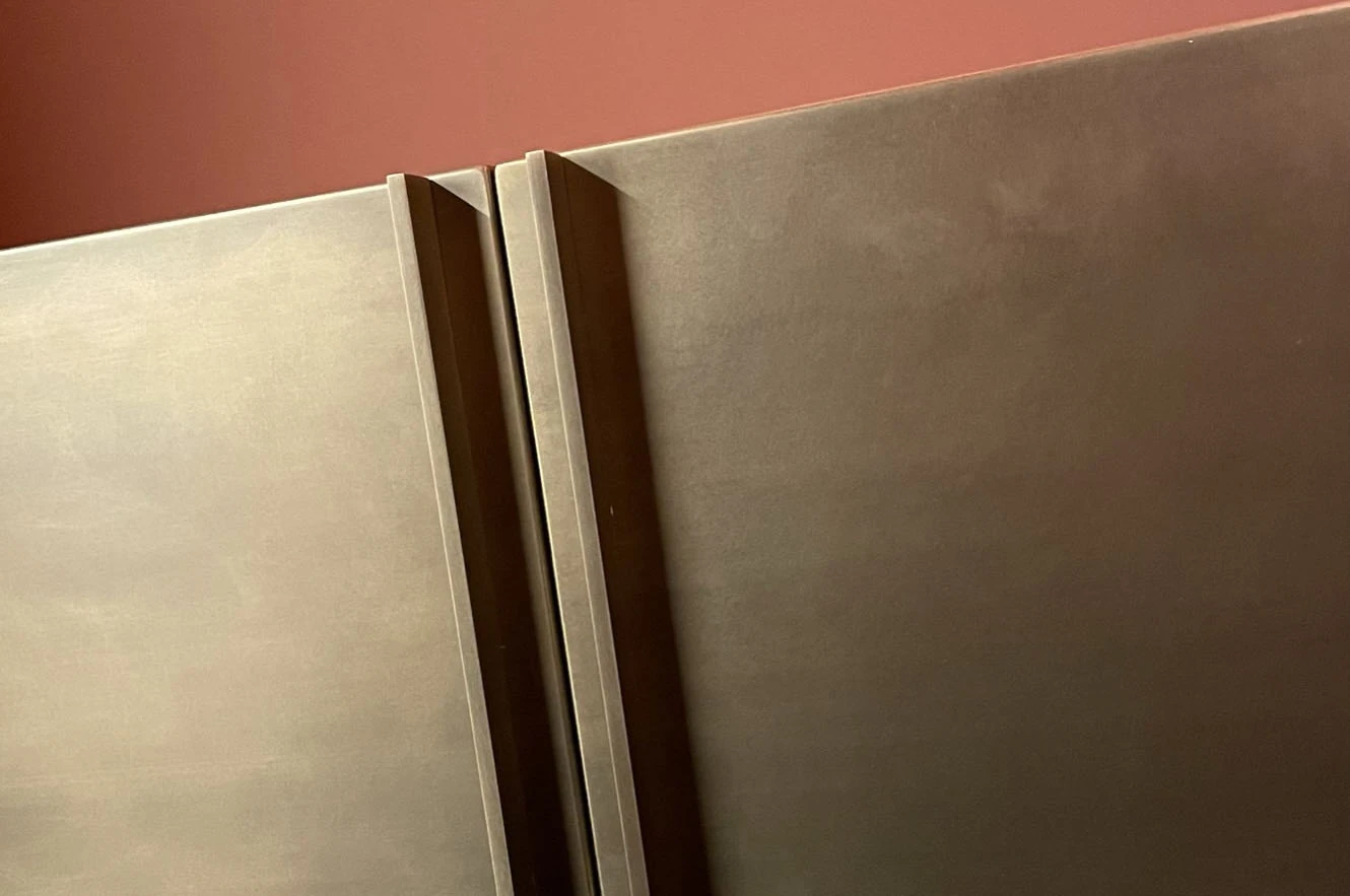 Meuble à poser, mobilier créé par Viseux & Jones
